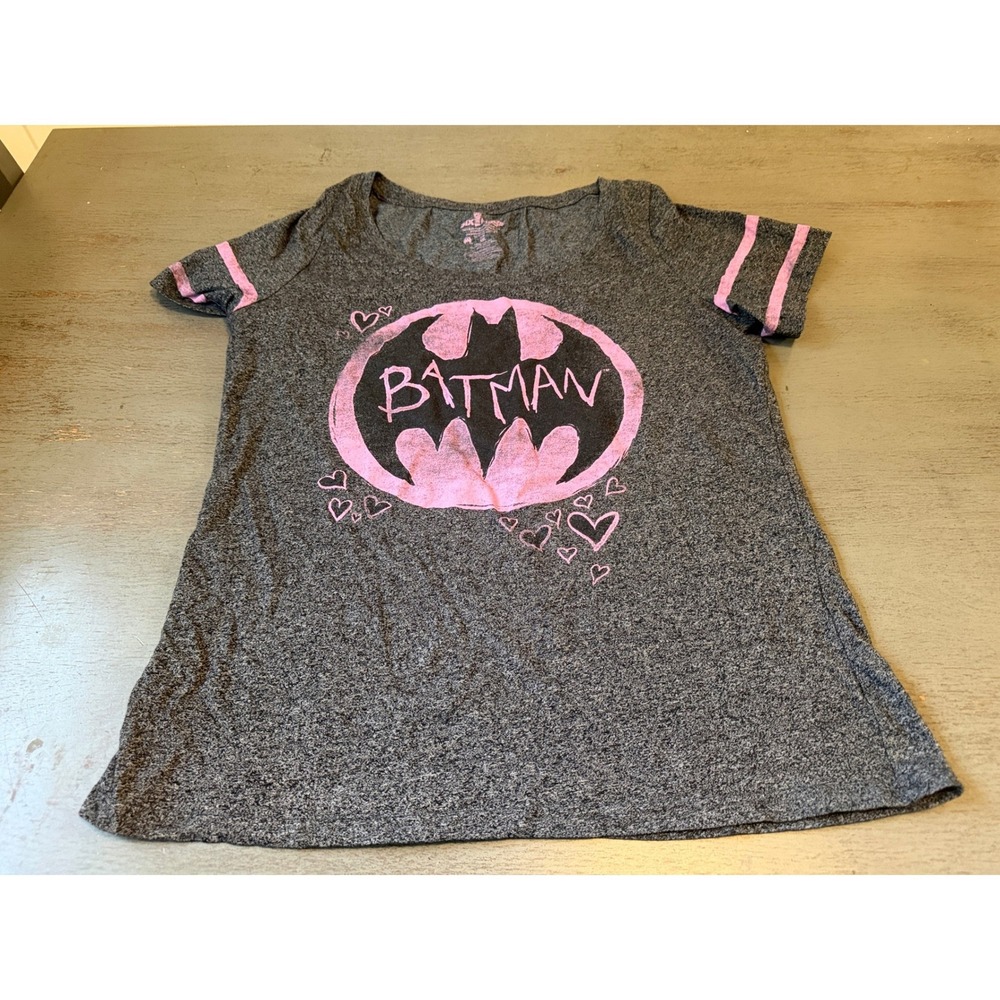 Six Flags Batman Graphic T-Shirt Womens XXL Gray Pink Hearts Athletic Stripes